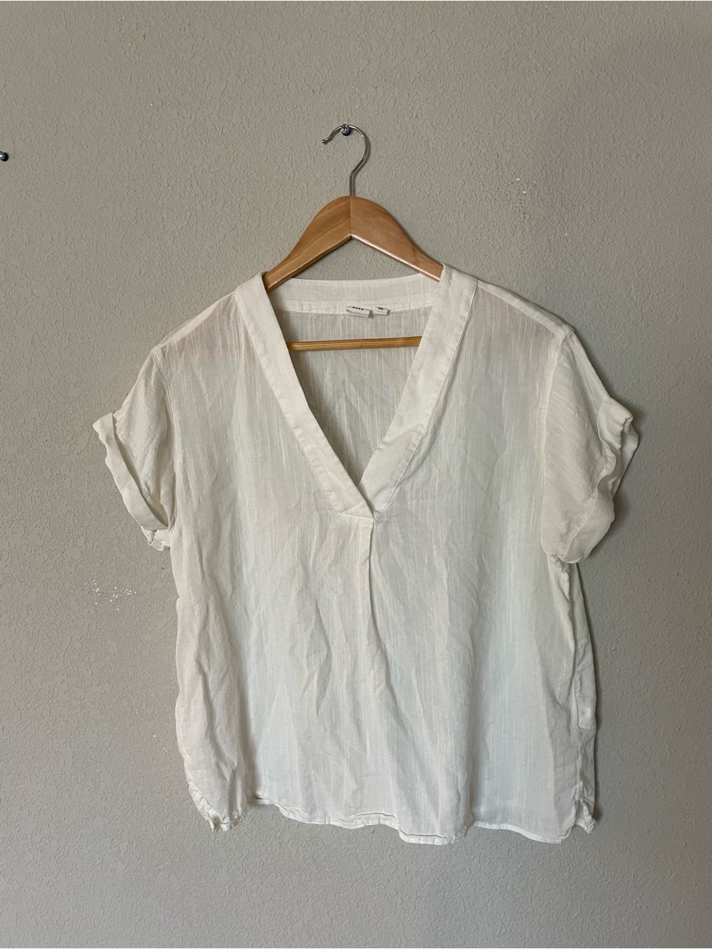 Gap Lightweight V-Neck Short Sleeve Blouse Summer Staple Breezy Minimalist work